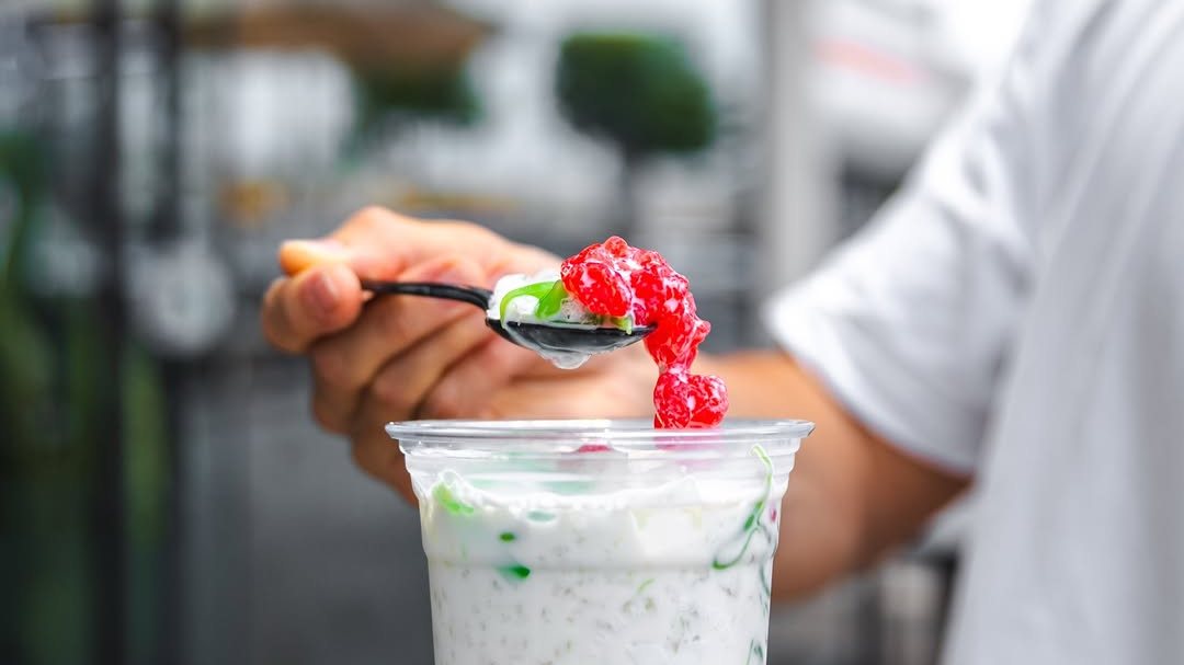 A grass jelly and coconut dessert drink at Yummy Banh Bao